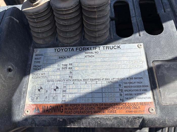 Used TOYOTA 8FFU25 5,000LBS FORKLIFT
