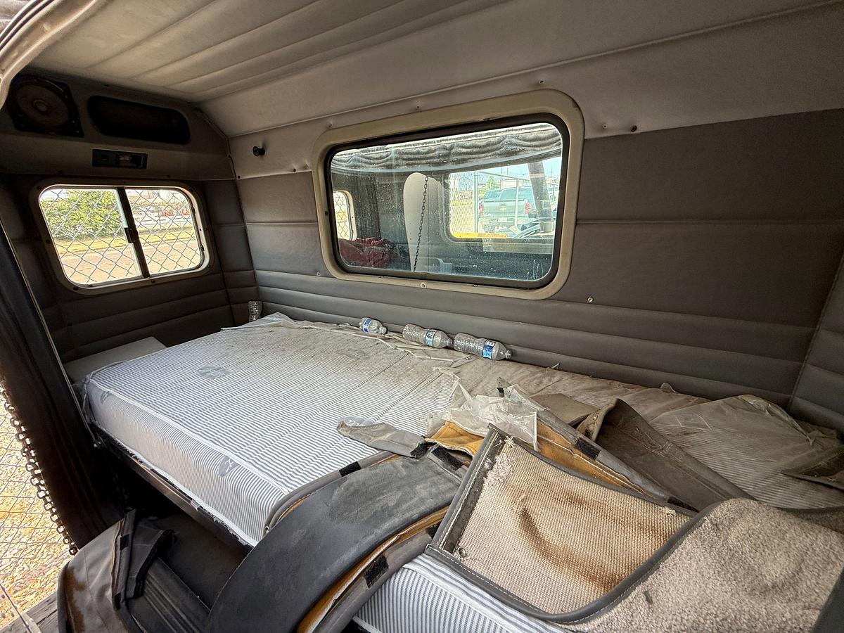 Used UNIBILT 36” SLEEPER FOR PETERBILT TRUCK