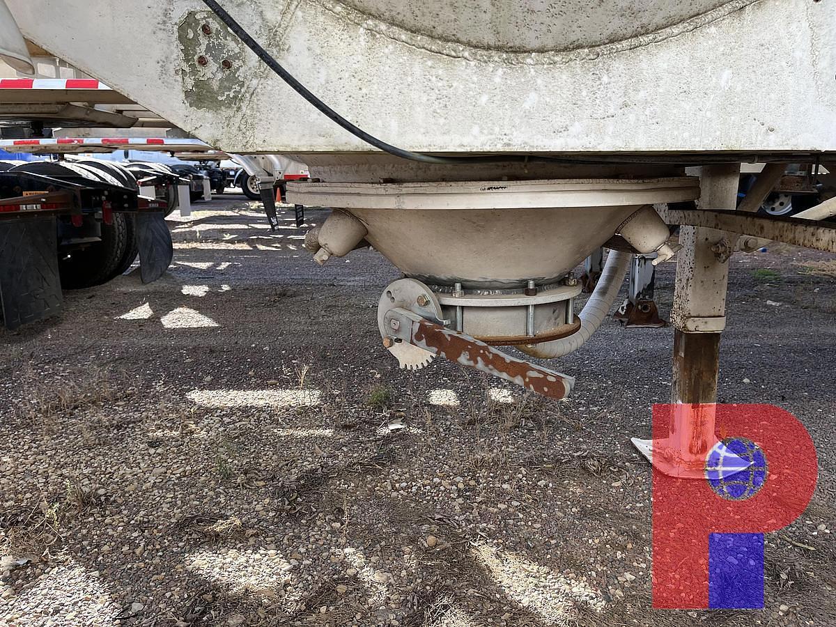 Used 1981 Heil 1040 Pneumatic Trailer