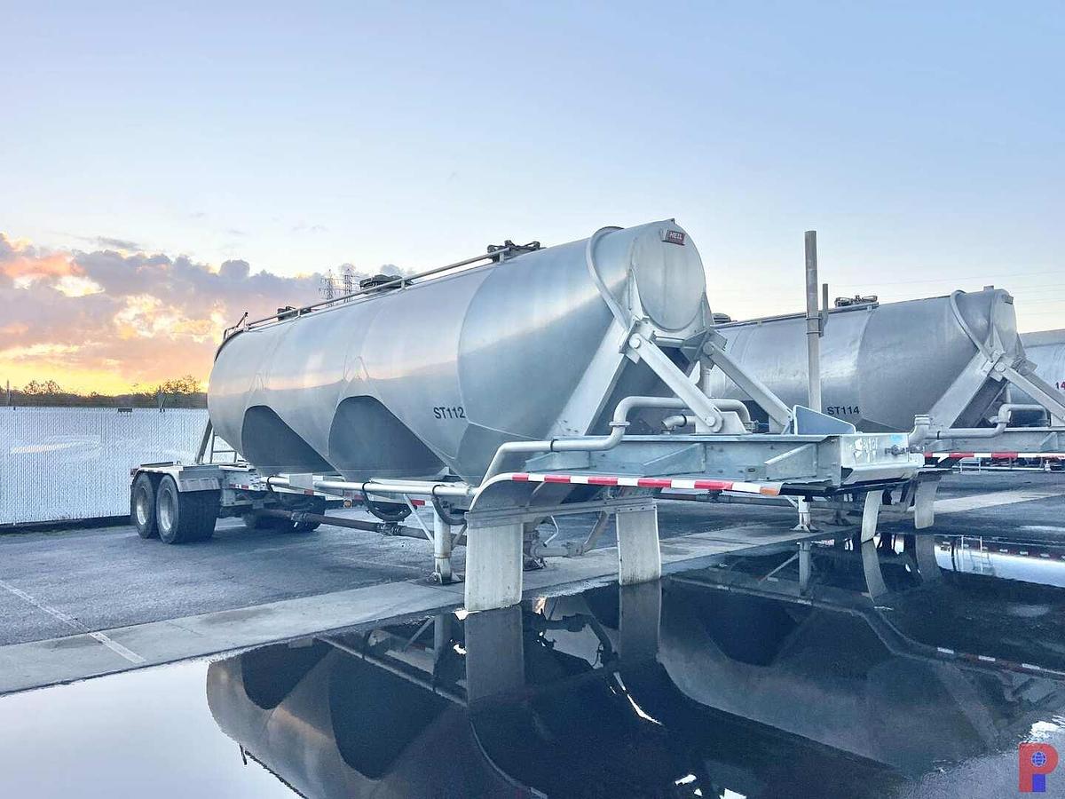 Used 2017 HEIL 1040 CU. FT T/A DRY BULK PNEUMATIC TRAILER