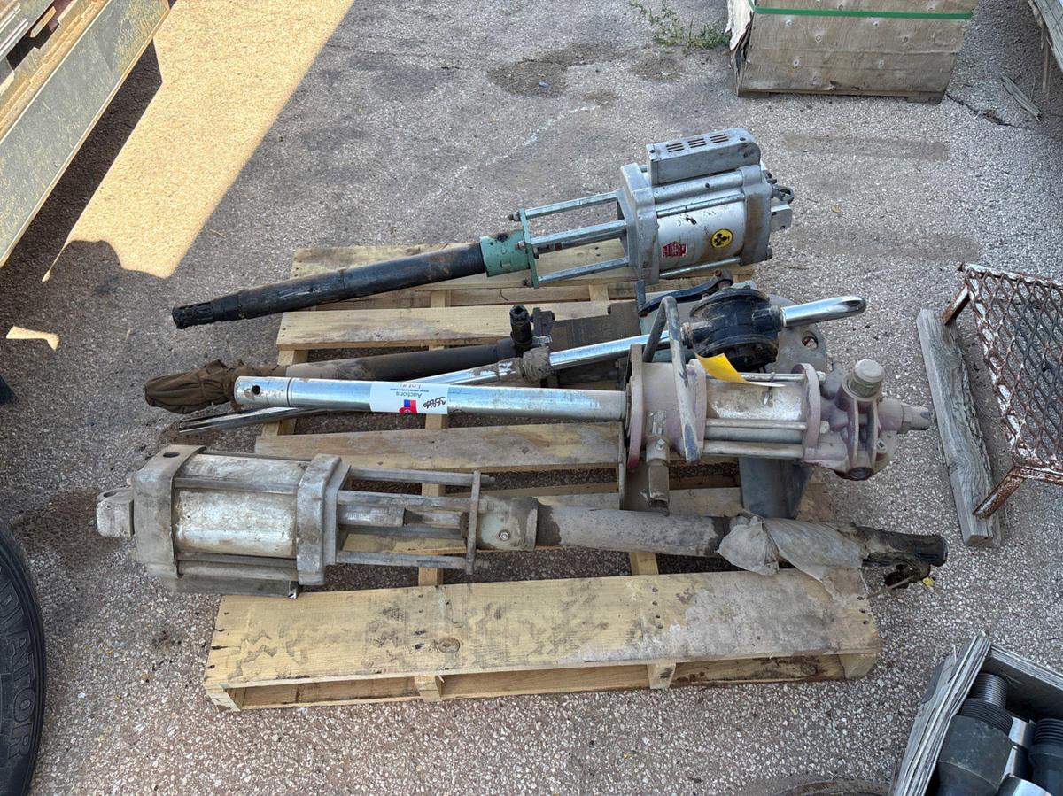 Used (4) Lincoln pneumatic grease pumps & (1) manual grease pump
