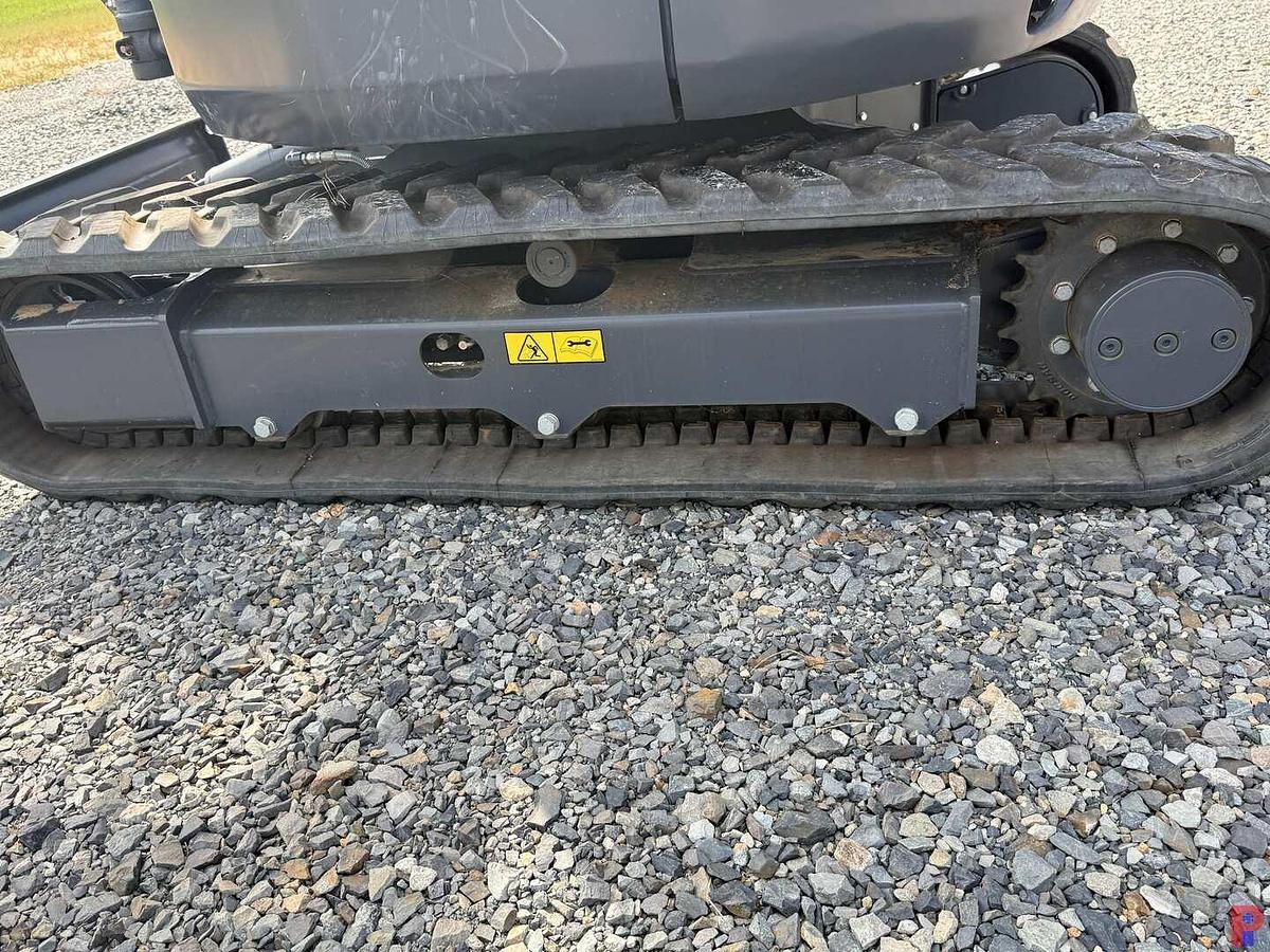 Used (NEW) DEVELON DX27Z-7 COMPACT MINI EXCAVATOR