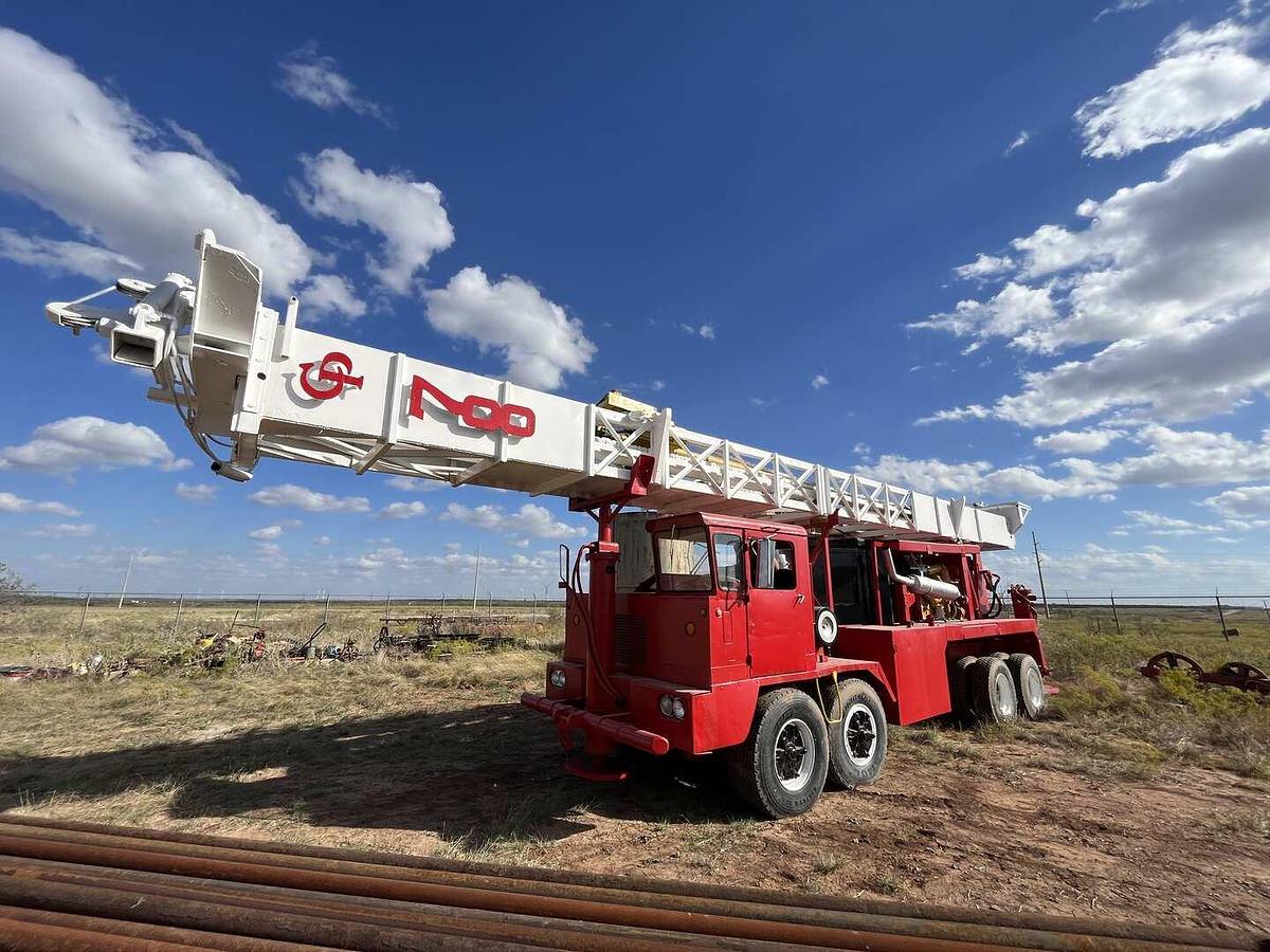 Used 1981 CHICAGO PNEUMATIC CP700 TOP DRIVE WATER WELL DRILLING RIG Package