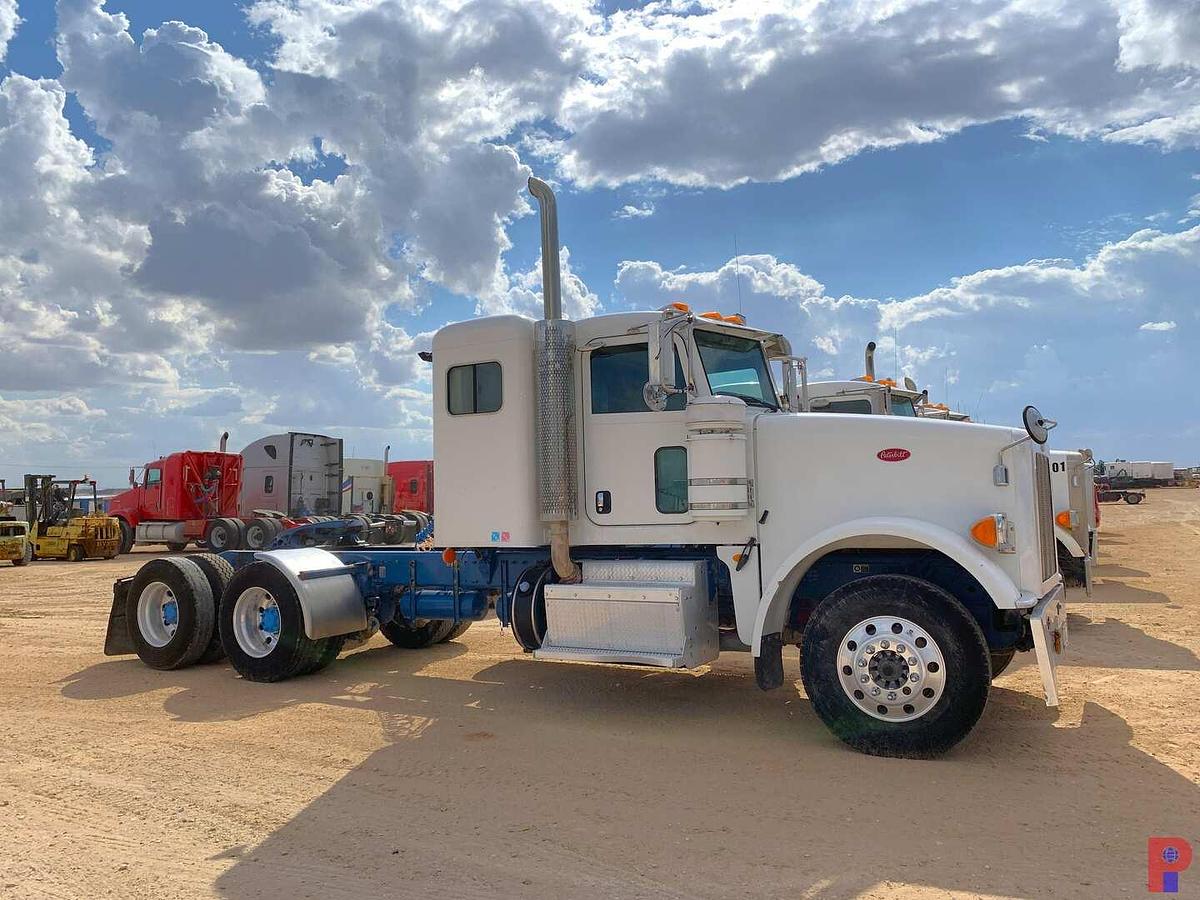 Used 2013 PETERBILT 367 T/A 36” SLEEPER TRUCK
