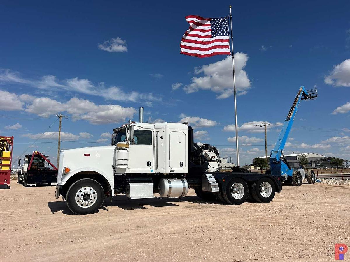 Used 2010 PETERBILT 367 T/A SLEEPER CAB WINCH TRUCK