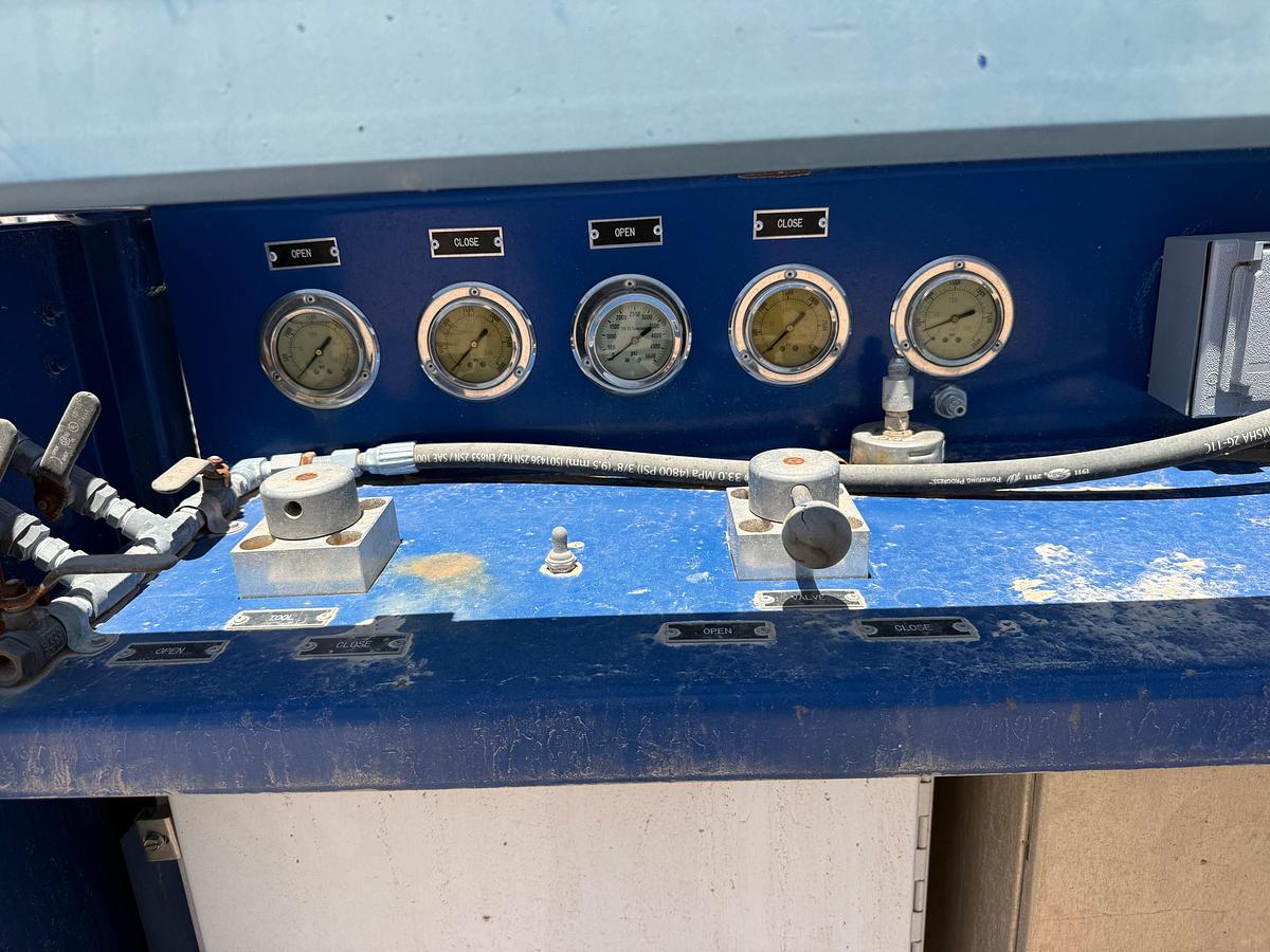 Used SELF CONTAINED 20K WP GREASE INJECTION UNIT COMBO P/B 8.4-KW ISUZU DIESEL GENERATOR