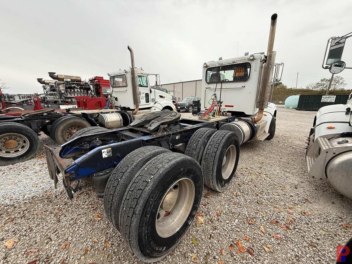Used 2012 PETERBILT 386 T/A DAY CAB TRUCK TRACTOR