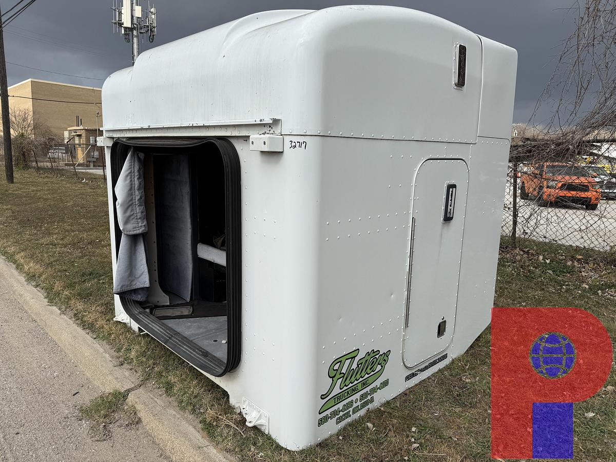 Used 63” PETERBILT SLEEPER W/ AIR RIDE COMPONENTS