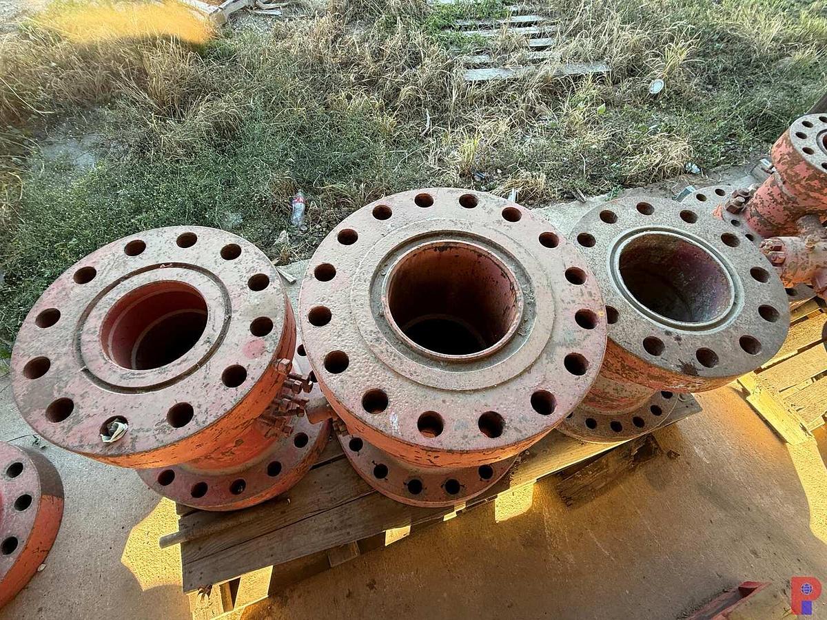 Used (2) PALLETS OF (5) 7-1/16” - 11-1/4” WELL HEAD ADAPTER SPOOLS CASING / TUBING HANGER