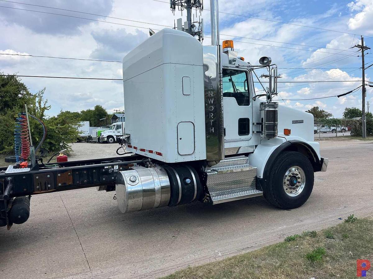 Used 2013 KENWORTH T800 TRI AXLE 36” SLEEPER TRUCK