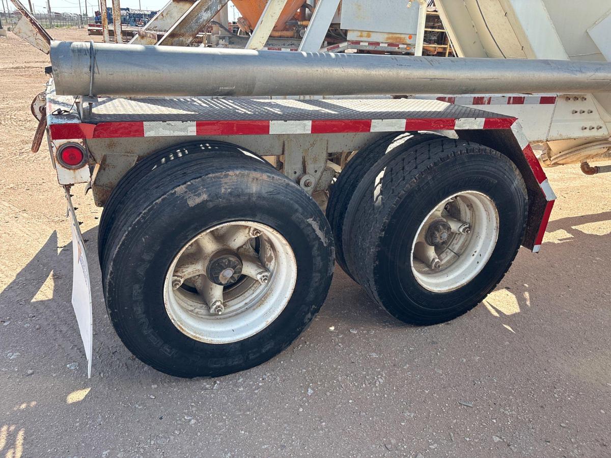 Used 1978 FRUEHAUF 985 CU. FT. T/A PNEUMATIC DRY BULK TANK TRAILER
