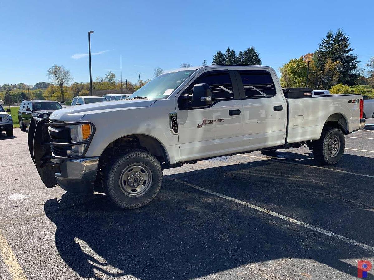 Used 2017 FORD F-250 SUPER DUTY XL CREW CAB 4X4 PICKUP (GAS)