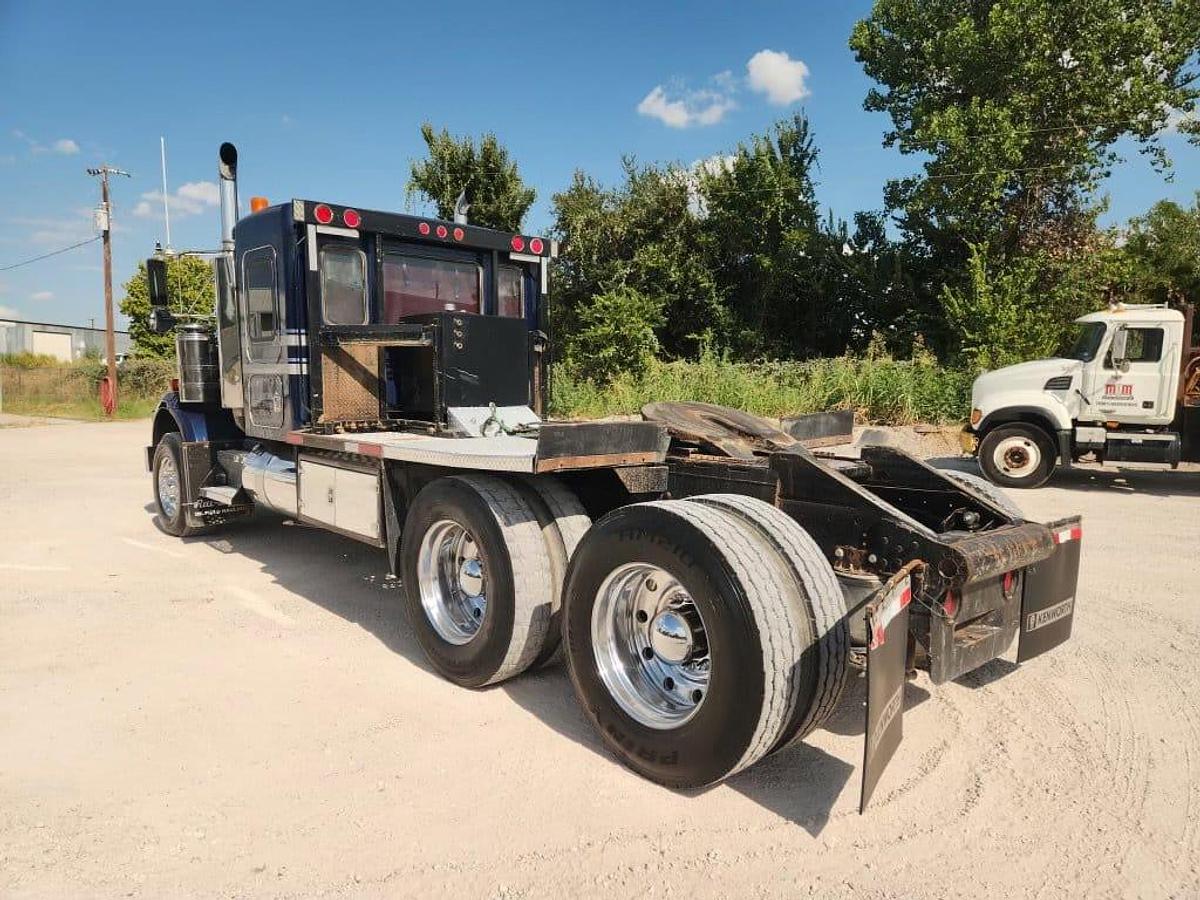 Used 1995 Kenworth T800B T/A SLEEPER TRUCK