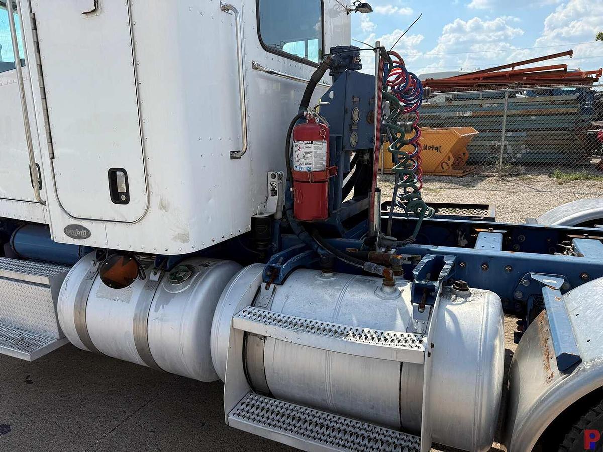 Used 2006 PETERBILT 378 T/A 36” SLEEPER TRUCK