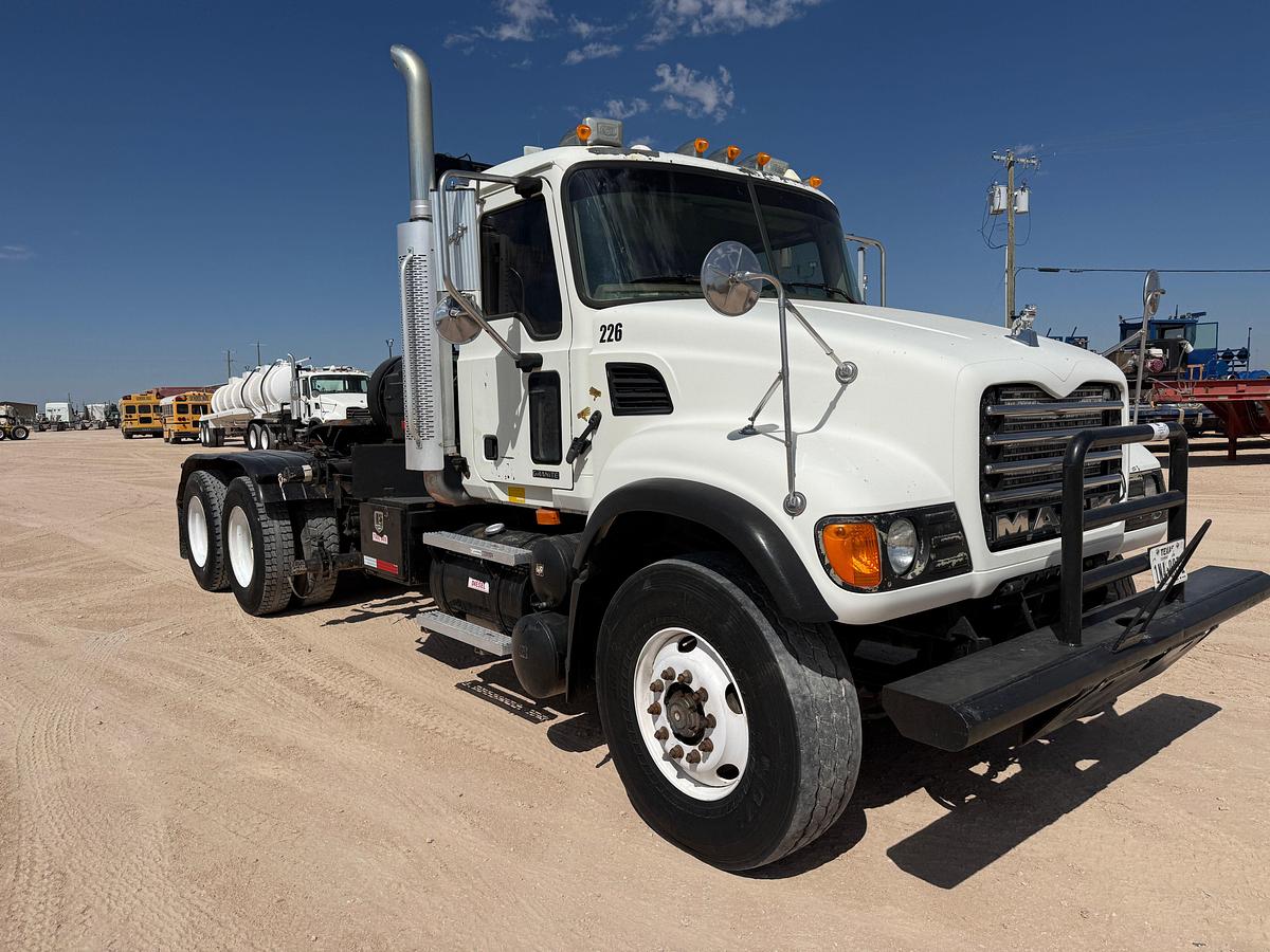 Used 2006 MACK CV713 T/A DAYCAB KILL TRUCK