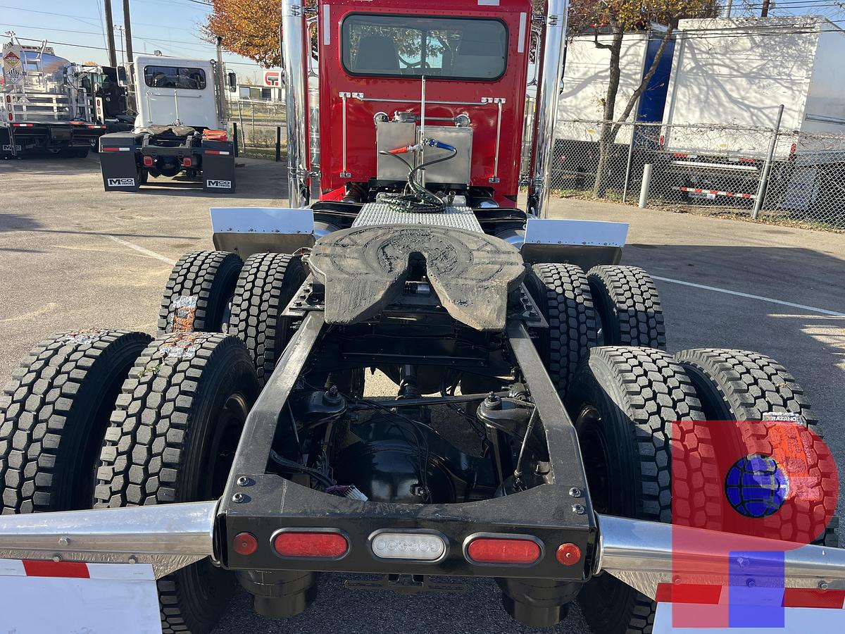 Used 2018 PETERBILT 389 T/A DAY CAB TRUCK (GLIDER KIT)