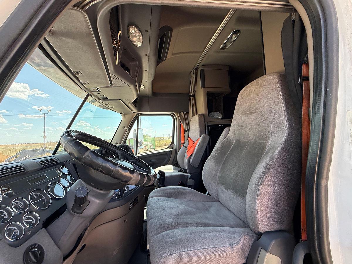 Used 2014 FREIGHTLINER CASCADIA T/A 64” SLEEPER TRUCK