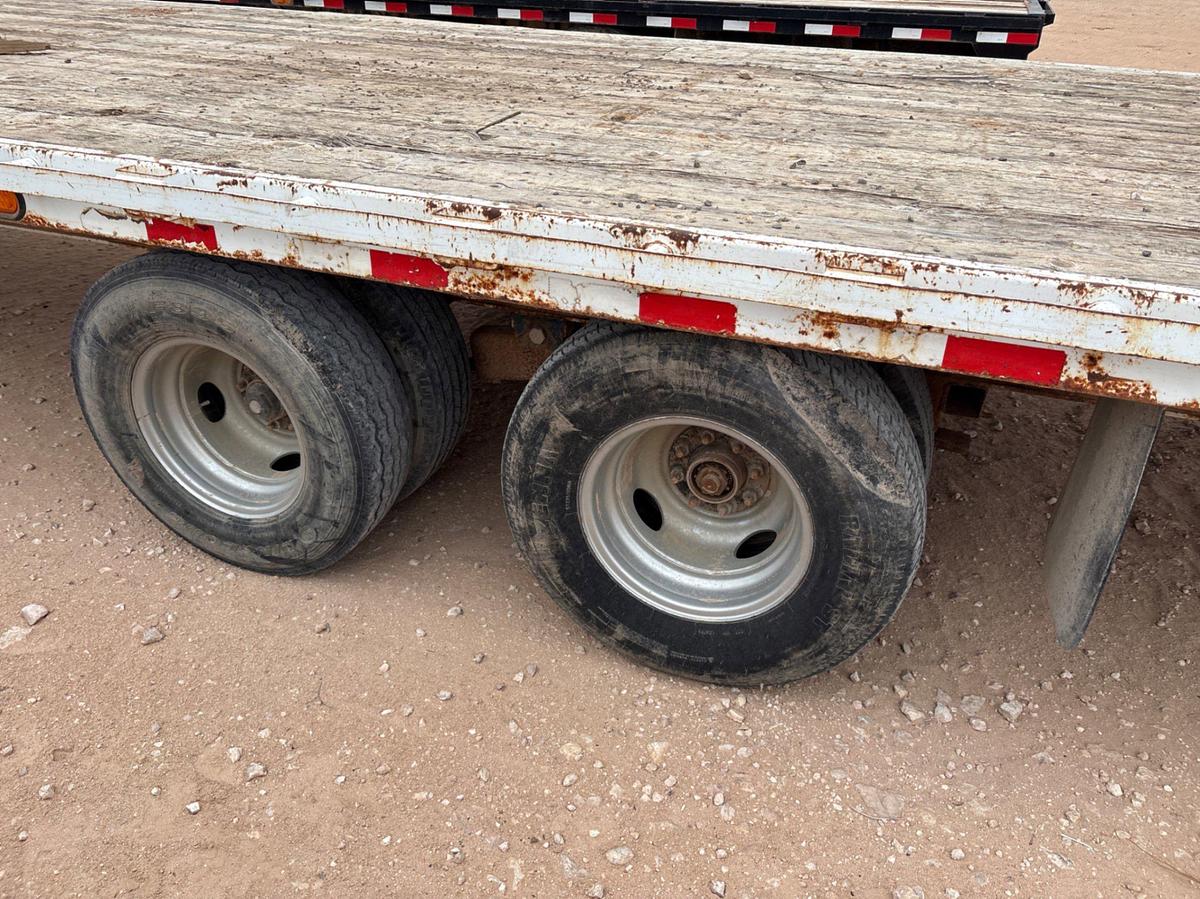 Used 2009 PJ TRAILERS 26’ X 102” T/A GOOSENECK TRAILER