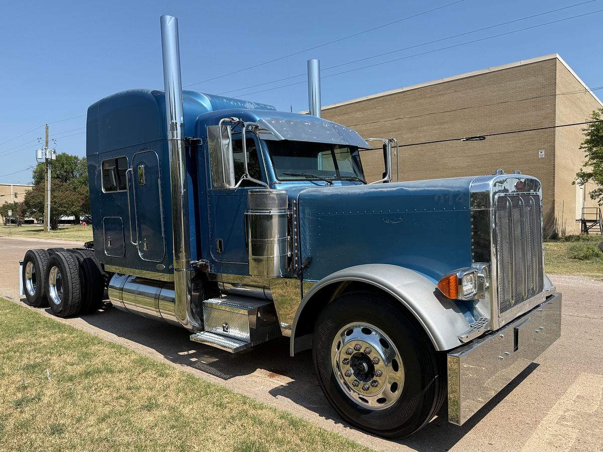 Used 2006 PETERBILT 379 EXH T/A 70" B&B SLEEPER TRUCK