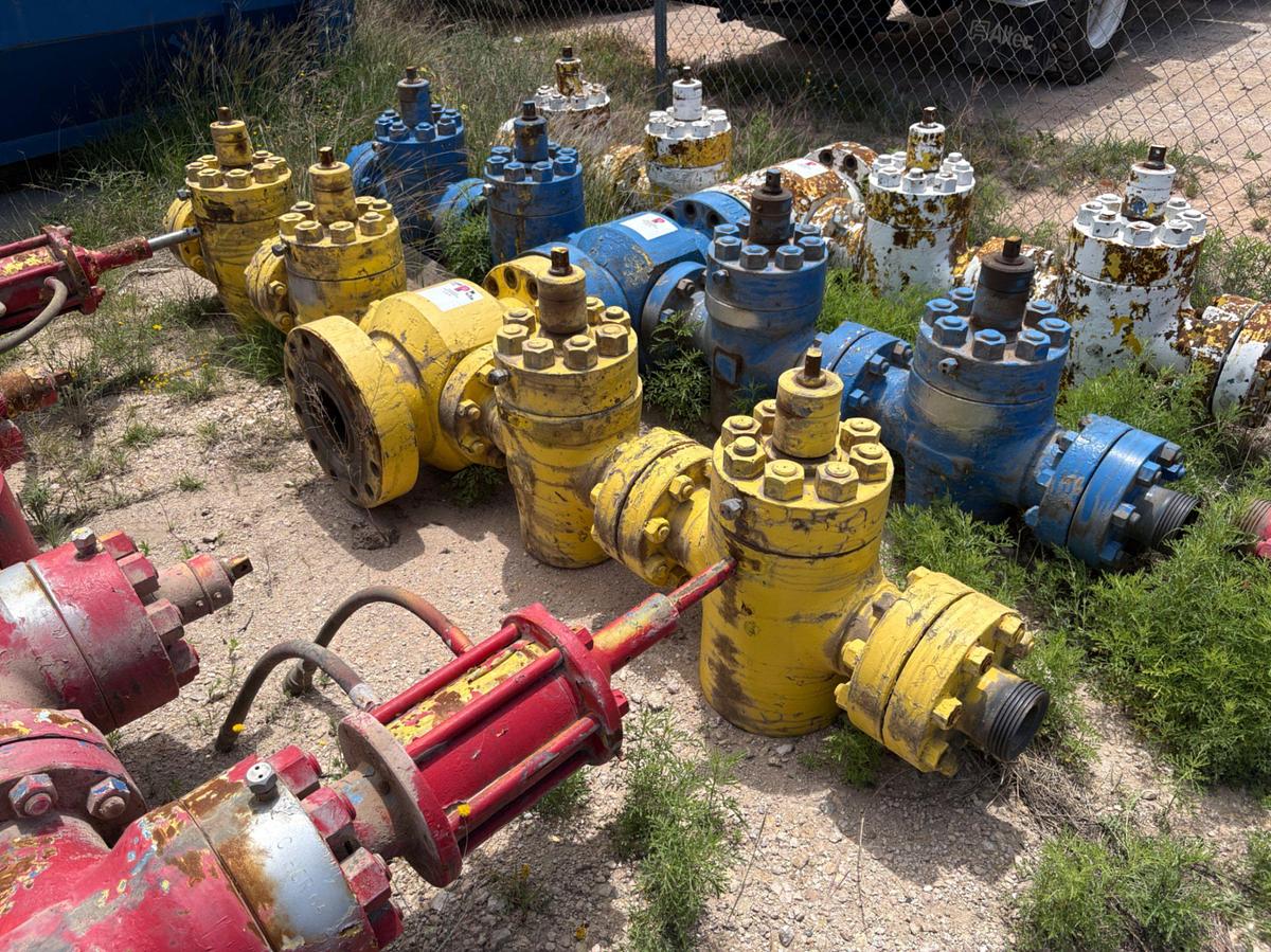 Used 7-1/16” x 4” fluid cross w/ (4) 4” 10k gate valves