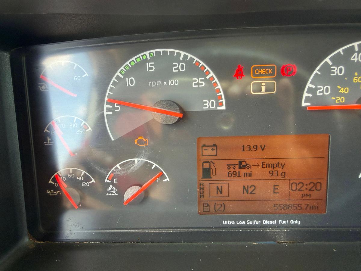 Used 2017 Volvo T/A Sleeper Haul Truck