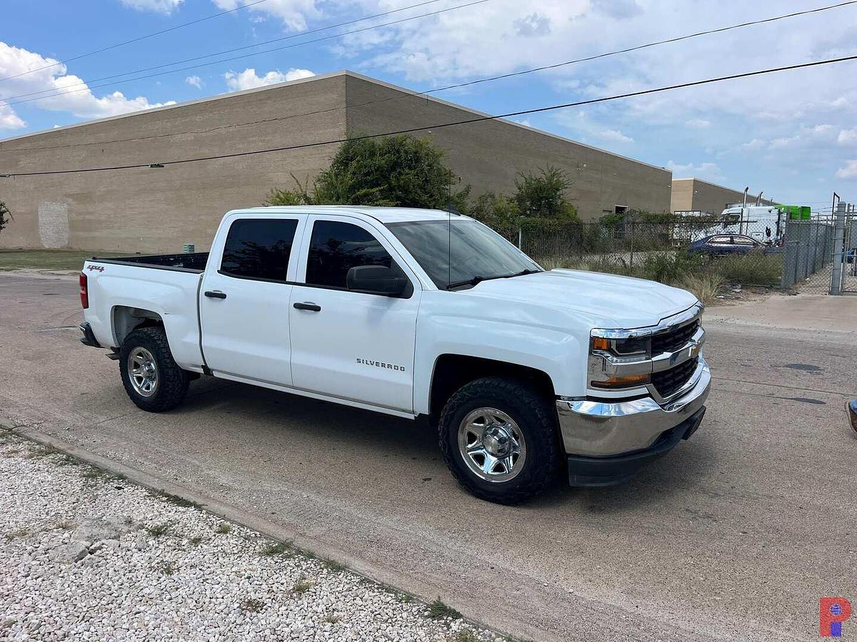 Used 2017 CHEVROLET SILVERADO 4X4 CREW CAB PICKUP