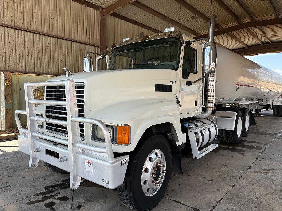 Used 2013 MACK PINNACLE CHU613 T/A DAYCAB TRUCK TRACTOR