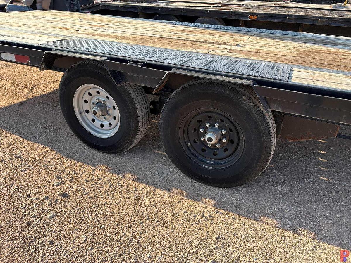 Used 2022 PJ TRAILERS 32’ X 102” T/A GOOSENECK TRAILER