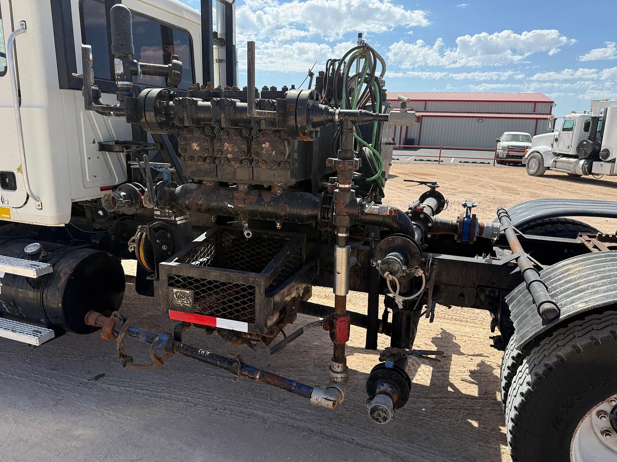 Used 2006 MACK CV713 T/A DAYCAB KILL TRUCK