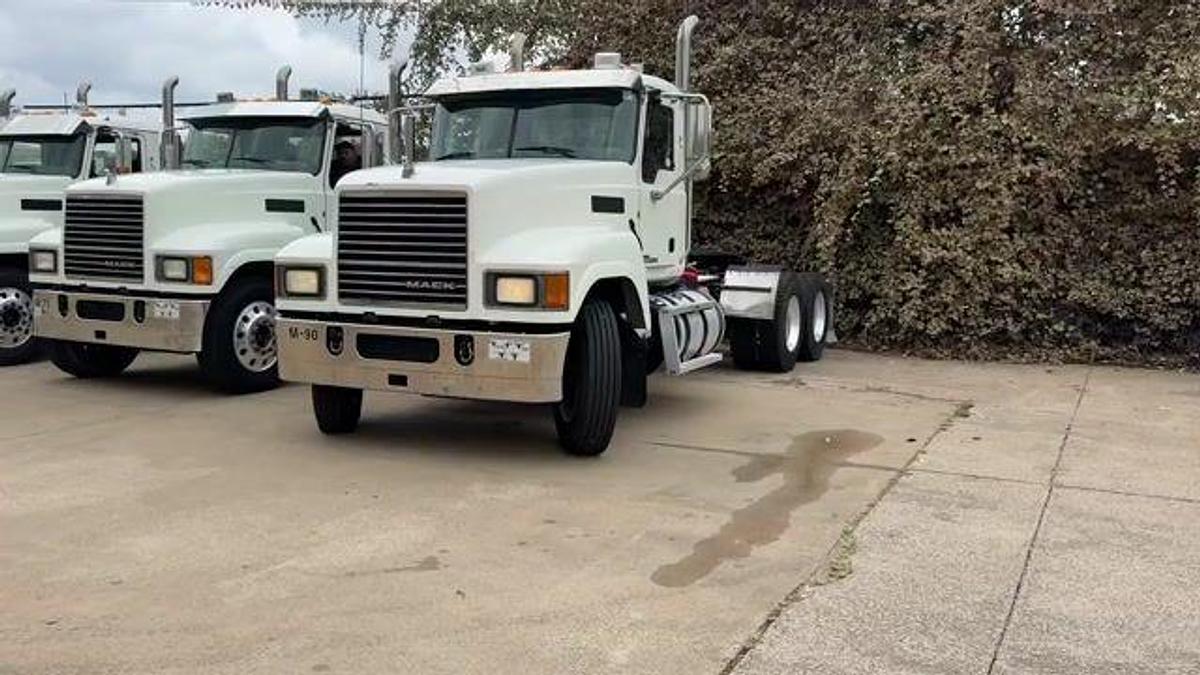 Used 2015 MACK CHU613 PINNACLE T/A DAY CAB TRUCK TRACTOR