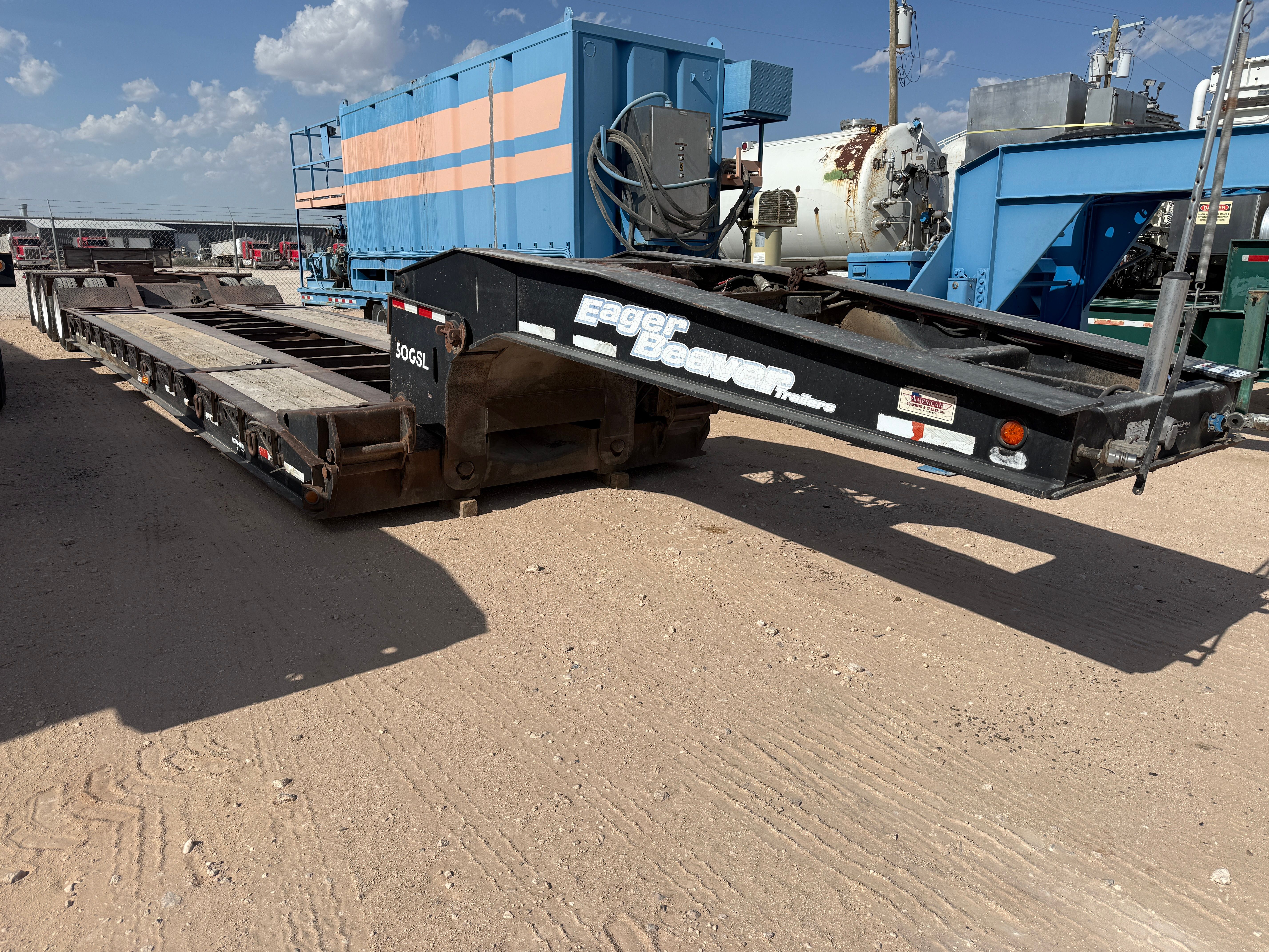Used 2005 EAGER BEAVER 50GSL 3-AXLE 40’ X 102” RGN TRAILER