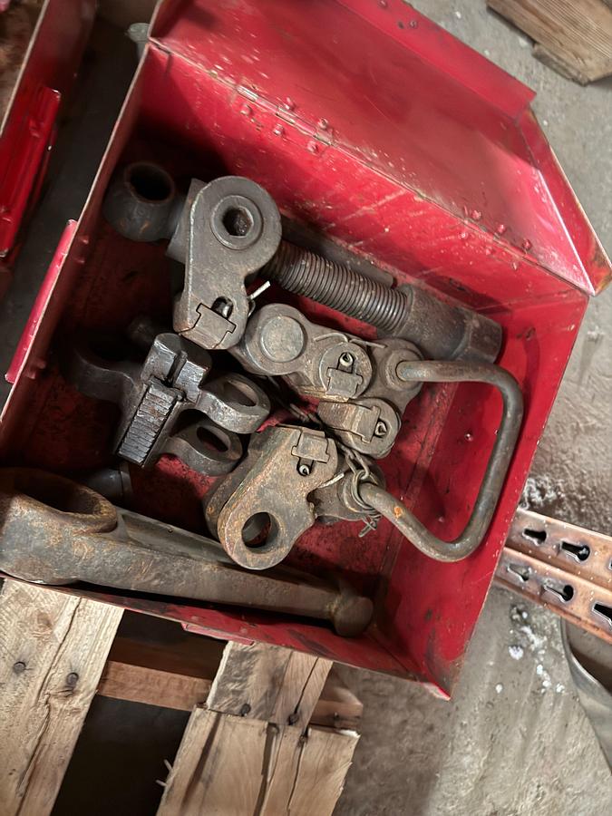 Used (6 x $) TYPE T & C SAFETY CLAMPS