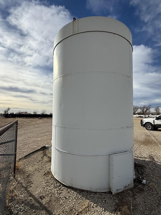 Used 15’ H X 10’ DIA. 200 BBL STEEL STORAGE FLUID TANK, SKIDDED