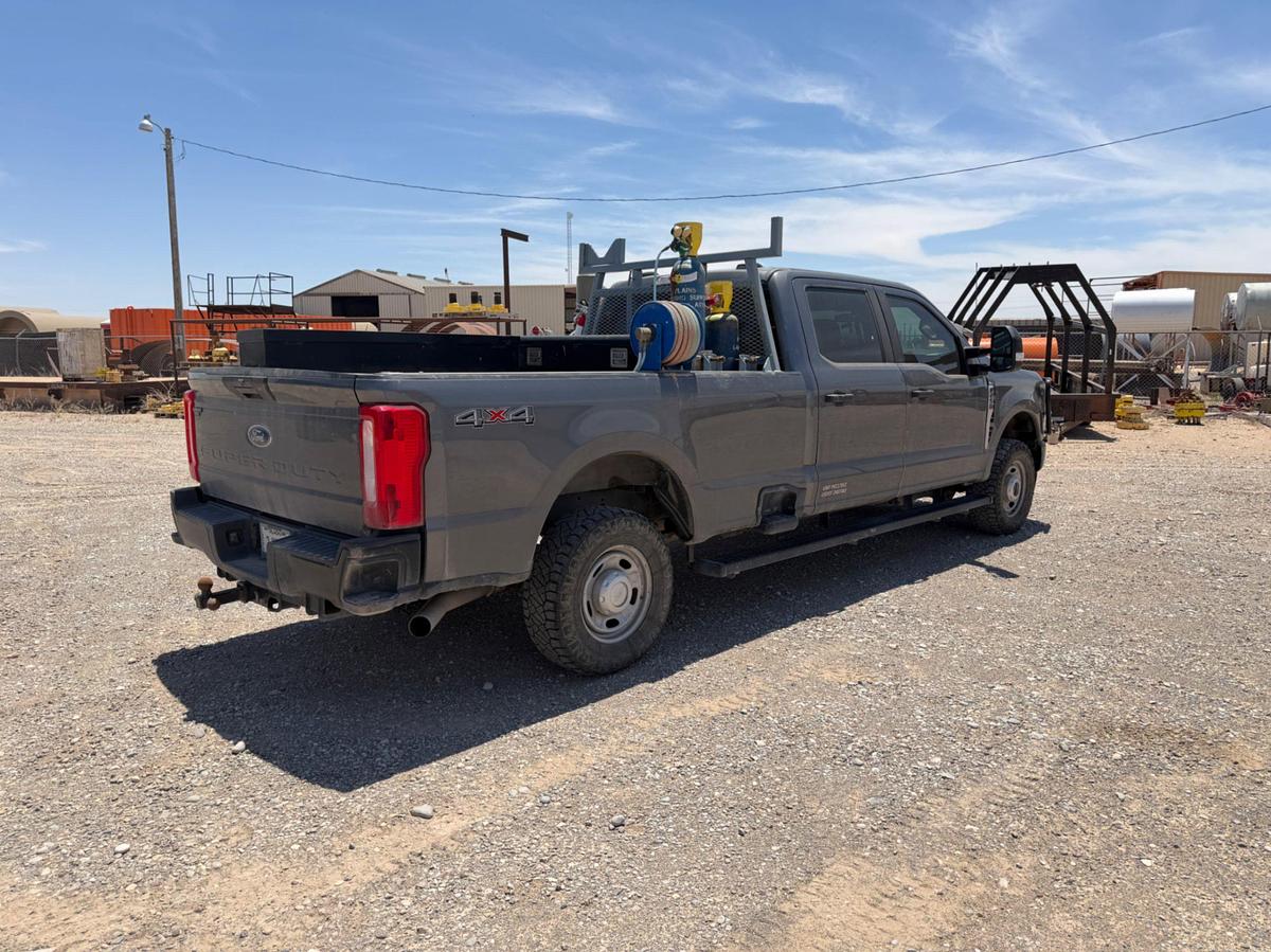 Used 2023 Ford F-250 Crew Cab 4x4 pickup (gas)