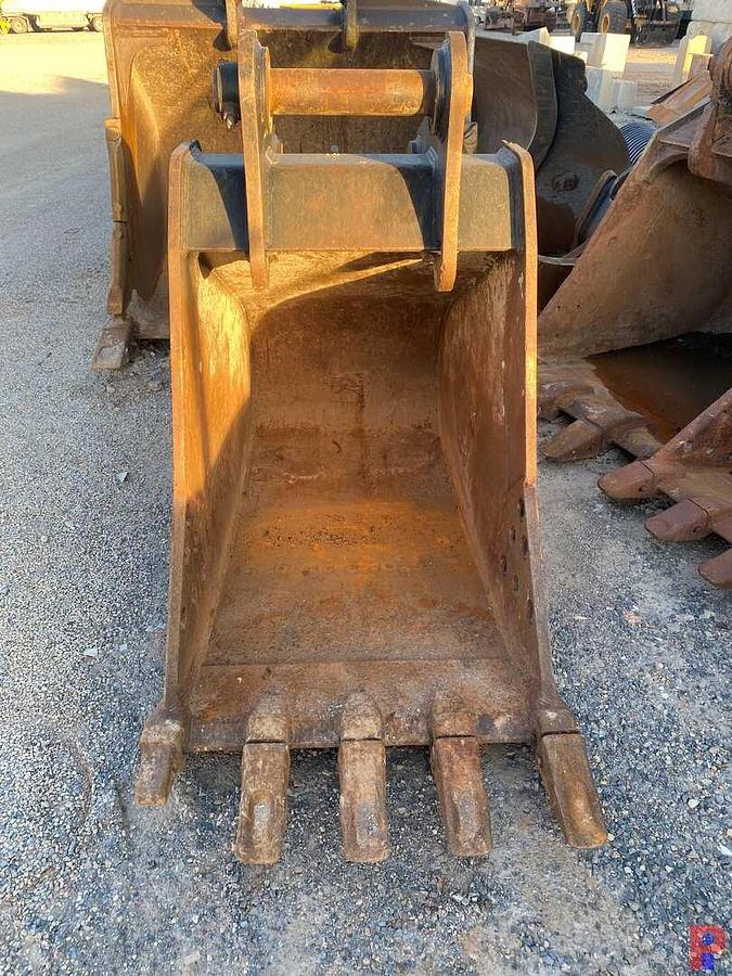 Used 36” HD 5-TOOTH EXCAVATOR BUCKET