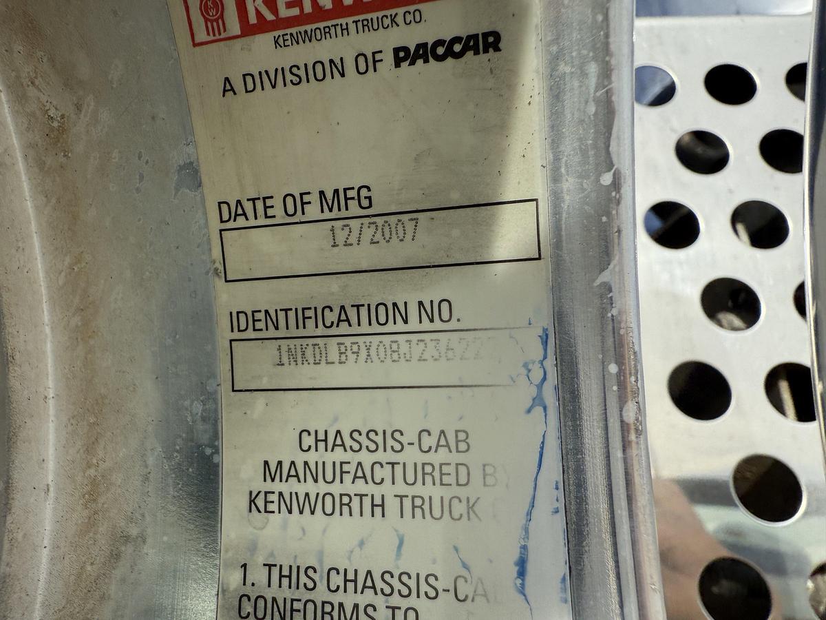 Used 2008 KENWORTH T800 T/A 60K HYD. SLICK BACK WINCH TRUCK