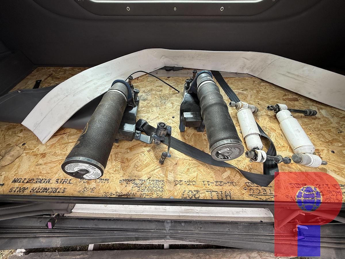 Used 36” PETERBILT SLEEPER W/ AIR RIDE COMPONENTS