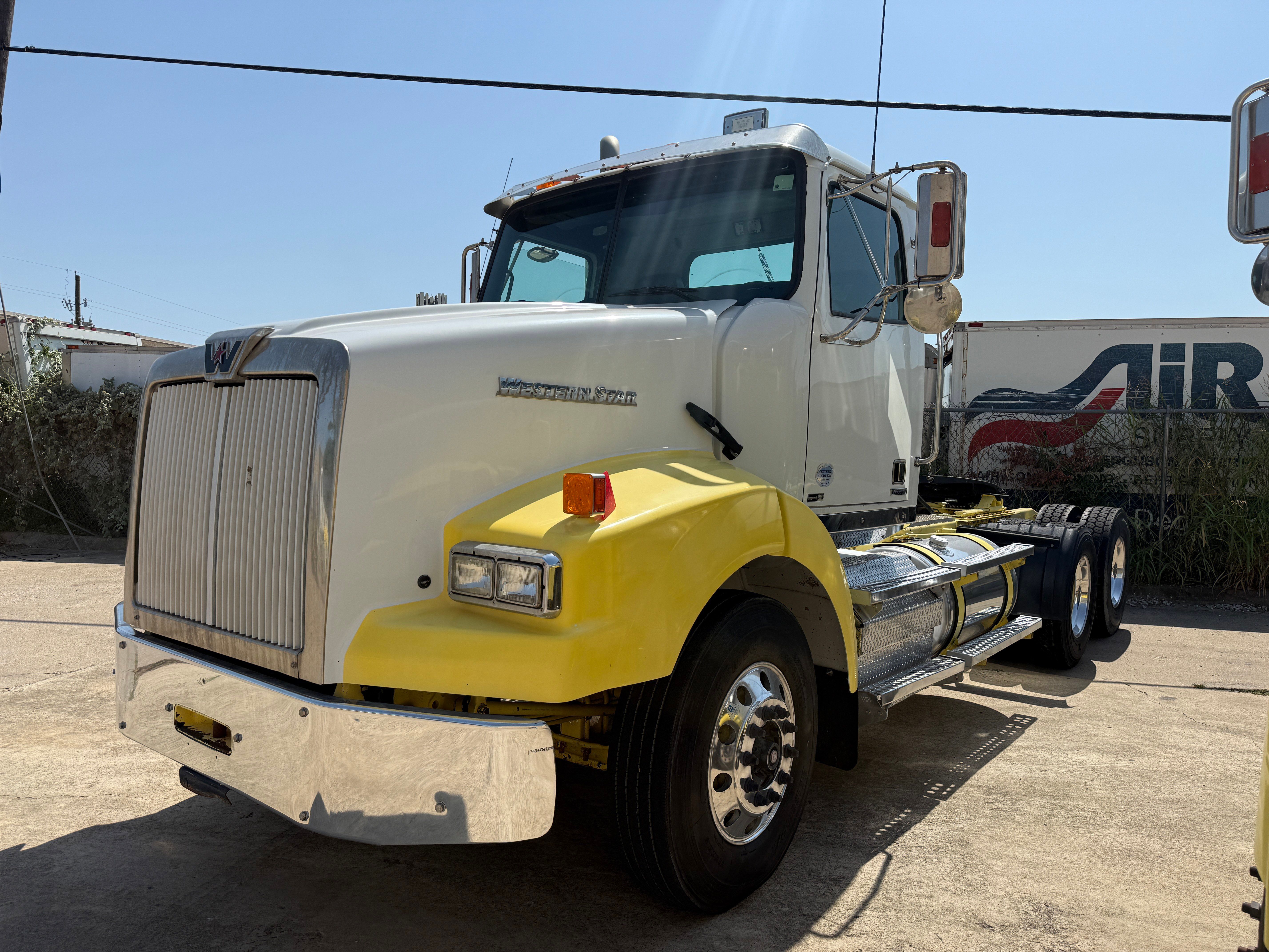 Used 2015 WESTERN STAR 4900 SA T/A DAY CAB  TRUCK TRACTOR