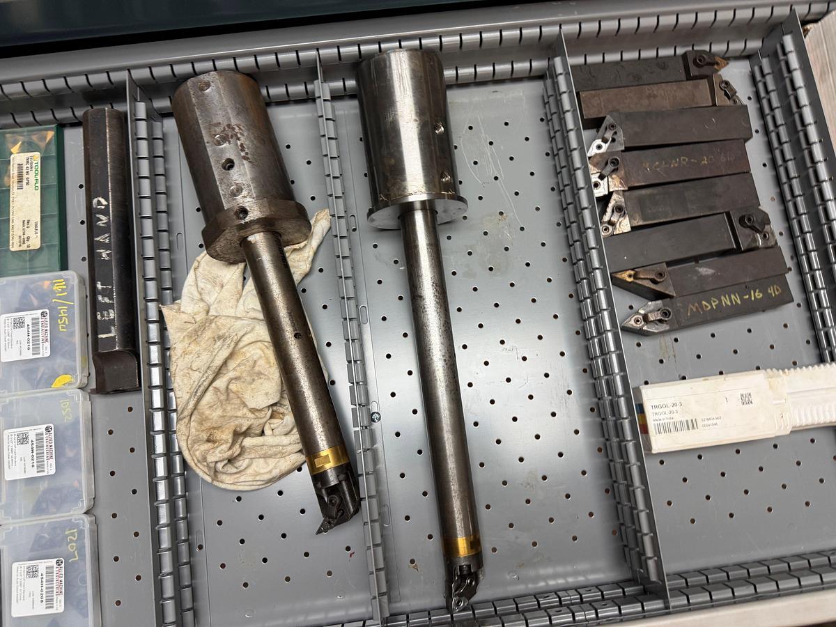Used LOT W/ (200+) UNUSED EXPENDABLE MACHINING TOOLS INCLUDES (2) LISTA 8-DRAWER ROLLING TOOLBOXES, TABLE TOP & BOLT BIN W/ CONTENTS