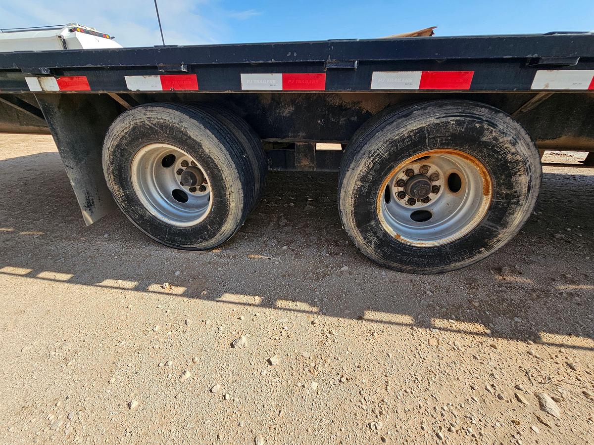 Used 2019 PJ 30’ X 102” T/A GOOSENECK TRAILER