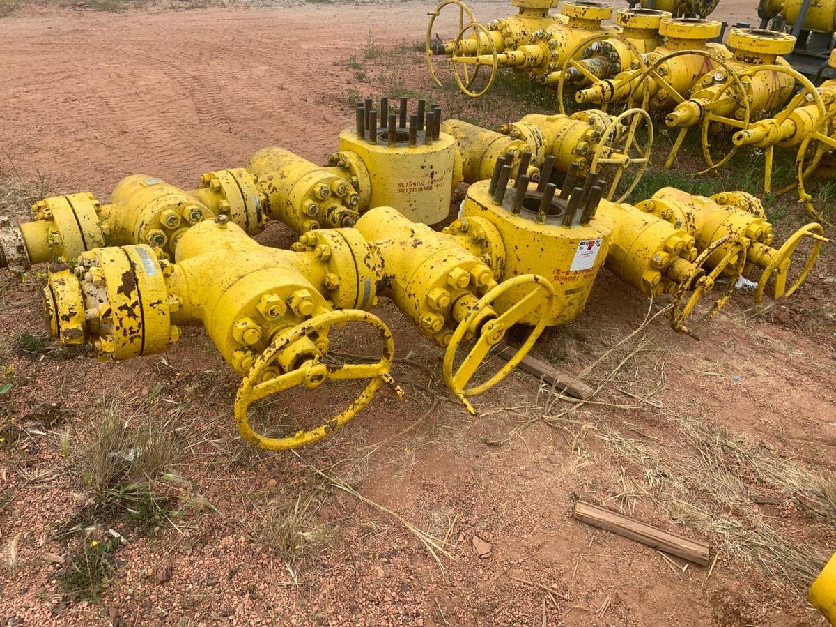 Used (2) 7-1/16 10k Double Studded Fluid Cross w/ (8) 4-1/16 10k Gate Valves