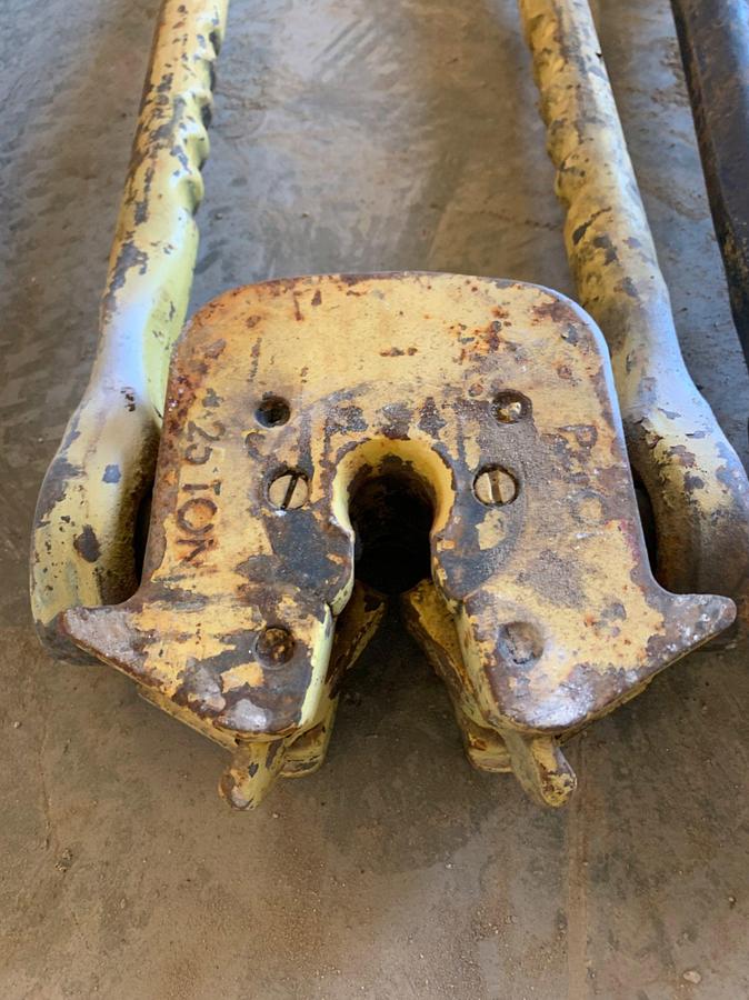 Used (2) 5/8 to 3/4 PETOL Plate Type 25 Ton Rod Elevators