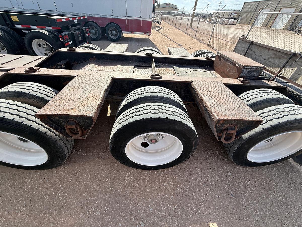 Used 2005 EAGER BEAVER 50GSL 3-AXLE 40’ X 102” RGN TRAILER