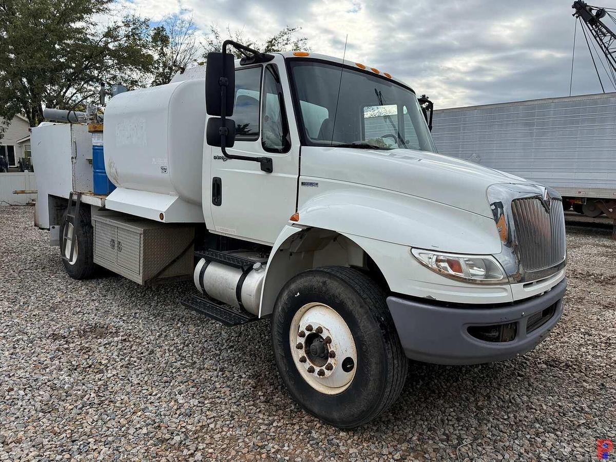 Used 2011 INTERNATIONAL DURASTAR 4400 FUEL LUBE TRUCK