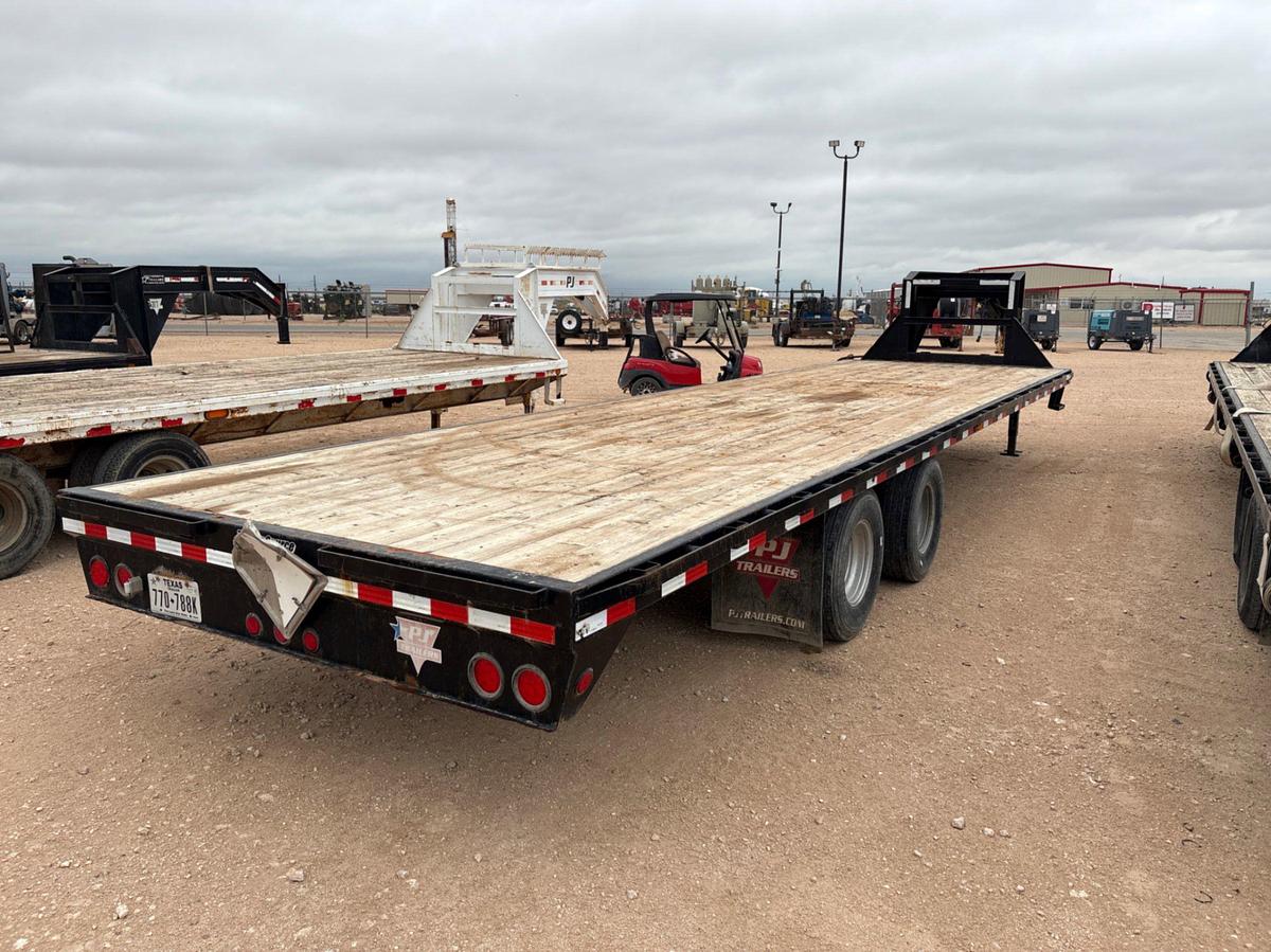 Used 2018 PJ TRAILERS 30’ X 102” T/A GOOSENECK TRAILER