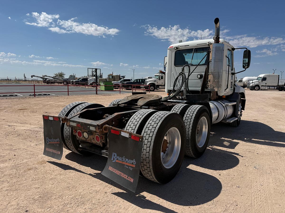 Used 2008 MACK PINNACLE T/A DAYCAB HAUL TRUCK