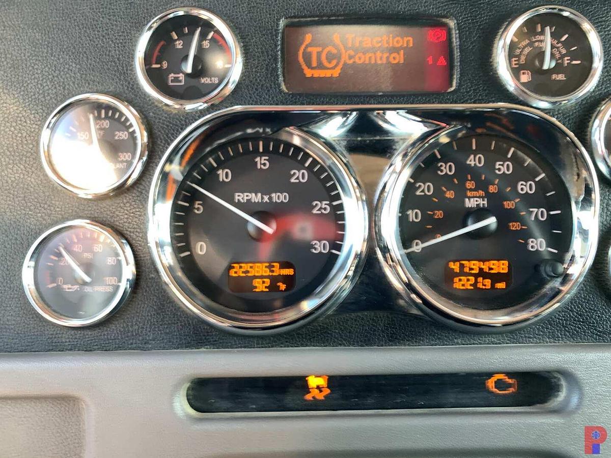 Used 2019 PETERBILT 389  EXT HOOD 68” SLEEPER TRUCK