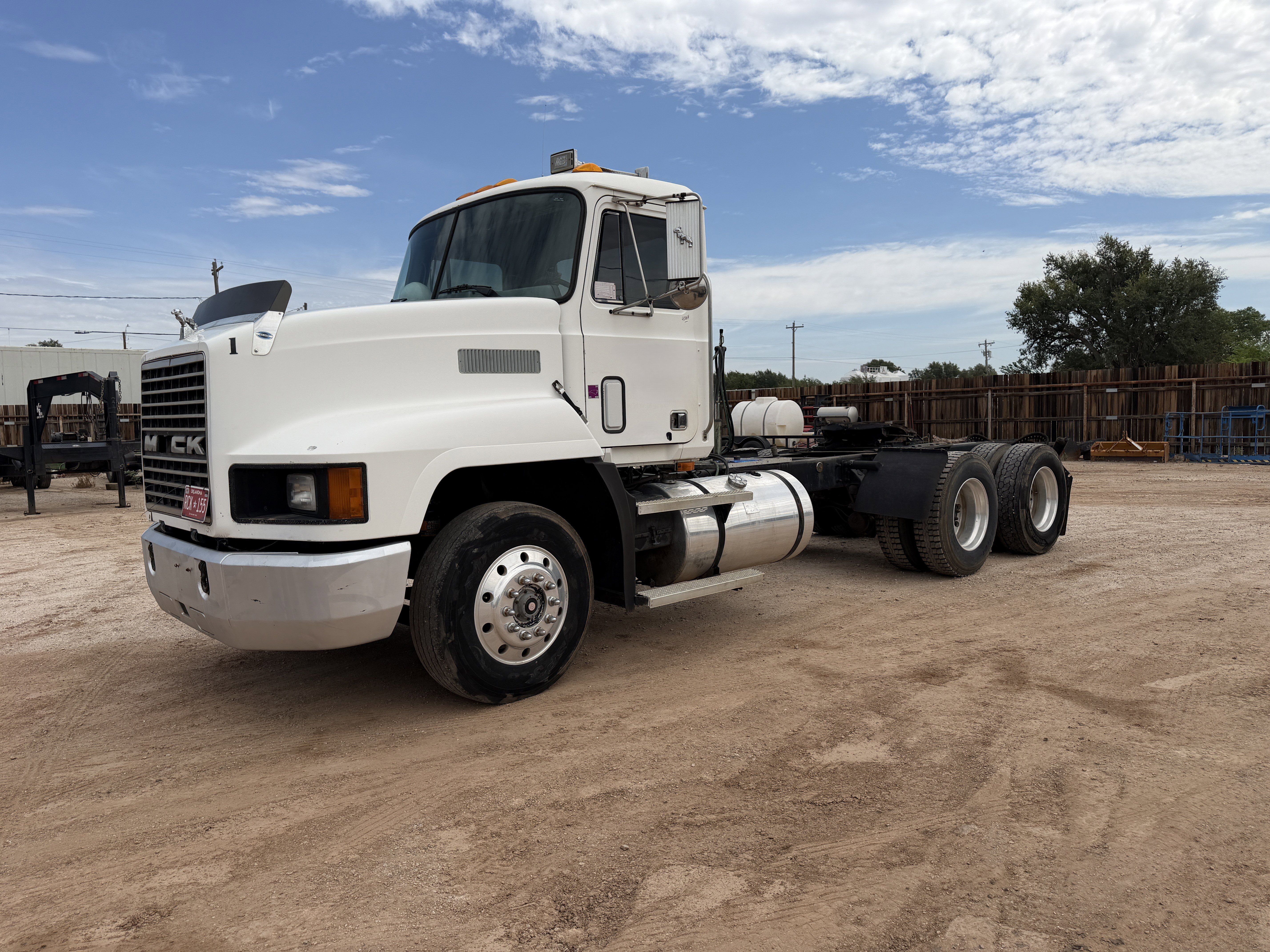 Used 1992 Mack CH613 DAYCAB Haul Truck