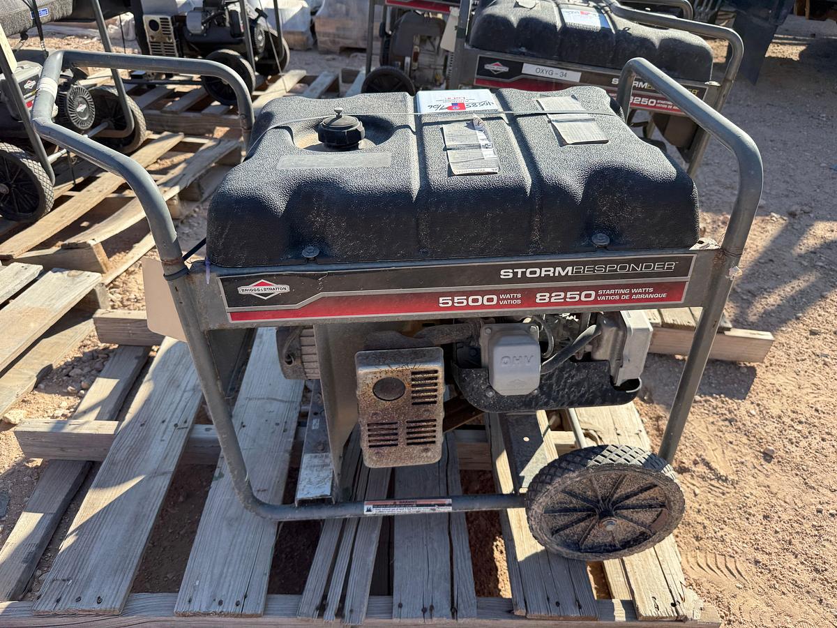 Used STORM RESPONDER MODEL 030430 / 5500 AC WATTS / 120/240-VOLTS P/B BRIGGS&STRATTON GAS ENGINE PORTABLE GENERATOR