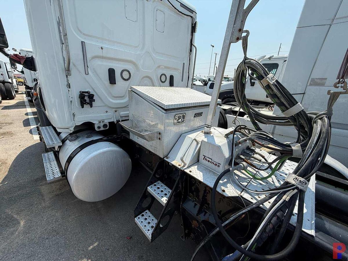 Used 2018 FREIGHTLINER CASCADIA TRI AXLE DAY CAB TRUCK TRACTOR